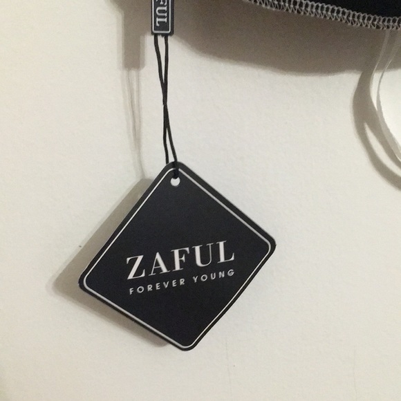 Black and white tank - Picture 4 of 5